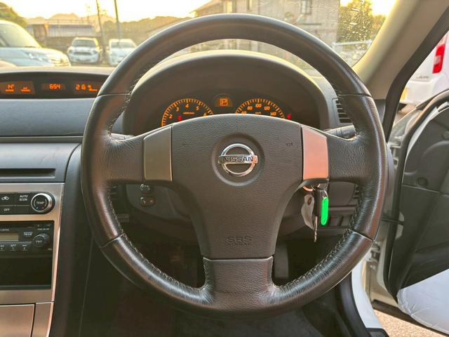 ステージア 250RX 禁煙車 CD HIDヘッドライト オートライト キーレスエントリー AW16インチ パワーウィンドウ パワーステアリング ABS 運転席・助手席エアバック 衝突安全ボディ(4枚目)