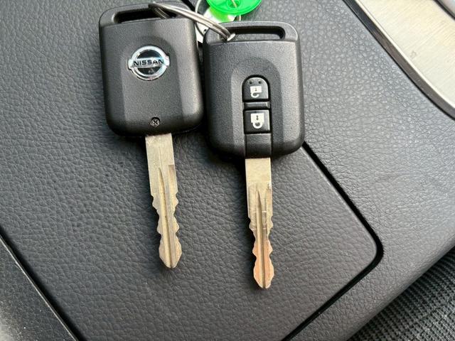 ステージア 250RX 禁煙車 CD HIDヘッドライト オートライト キーレスエントリー AW16インチ パワーウィンドウ パワーステアリング ABS 運転席・助手席エアバック 衝突安全ボディ(9枚目)