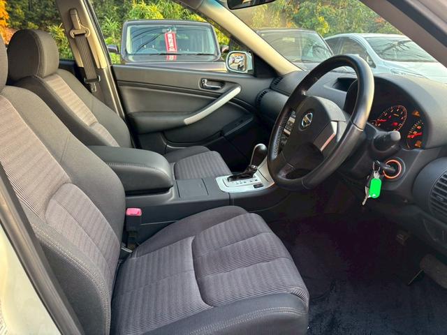 ステージア 250RX 禁煙車 CD HIDヘッドライト オートライト キーレスエントリー AW16インチ パワーウィンドウ パワーステアリング ABS 運転席・助手席エアバック 衝突安全ボディ(12枚目)