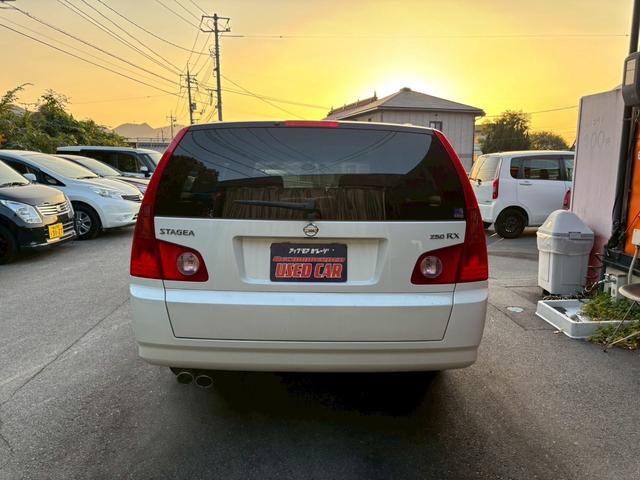 ステージア 250RX 禁煙車 CD HIDヘッドライト オートライト キーレスエントリー AW16インチ パワーウィンドウ パワーステアリング ABS 運転席・助手席エアバック 衝突安全ボディ(19枚目)