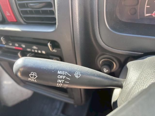 キャリイトラック KCエアコン・パワステ 5速MT エアコン パワーステアリング AM/FMラジオ 三方開(8枚目)