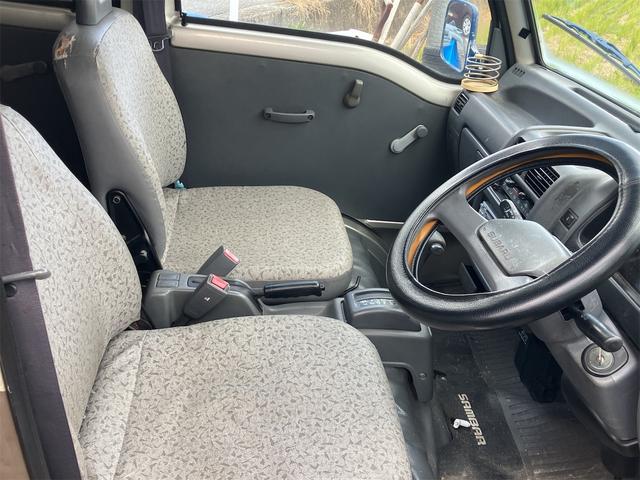 サンバーバン 　４ＷＤ　ＡＴ　両側スライドドア　アルミホイール　エアコン　ＣＤ（8枚目）