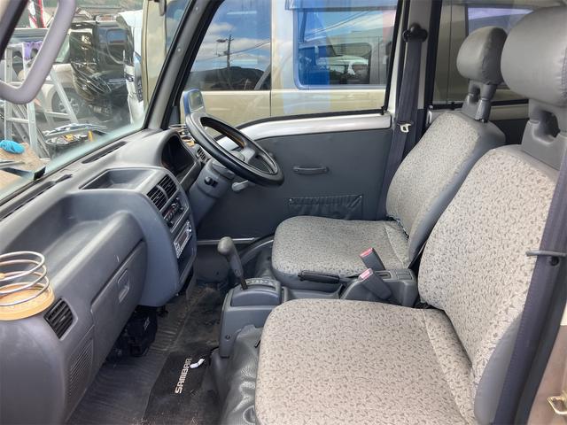 サンバーバン 　４ＷＤ　ＡＴ　両側スライドドア　アルミホイール　エアコン　ＣＤ（11枚目）