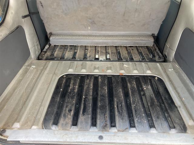 サンバーバン 　４ＷＤ　ＡＴ　両側スライドドア　アルミホイール　エアコン　ＣＤ（19枚目）