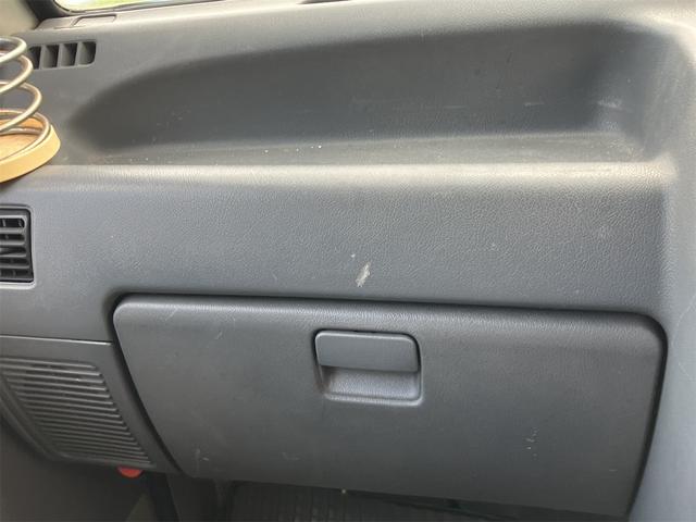 サンバーバン 　４ＷＤ　ＡＴ　両側スライドドア　アルミホイール　エアコン　ＣＤ（23枚目）