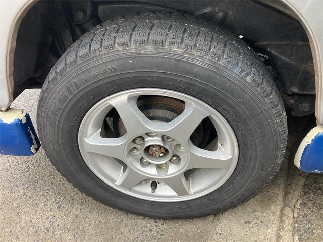 サンバーバン 　４ＷＤ　ＡＴ　両側スライドドア　アルミホイール　エアコン　ＣＤ（24枚目）