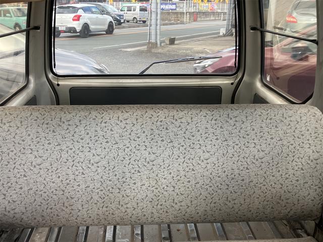 サンバーバン 　４ＷＤ　ＡＴ　両側スライドドア　アルミホイール　エアコン　ＣＤ（25枚目）