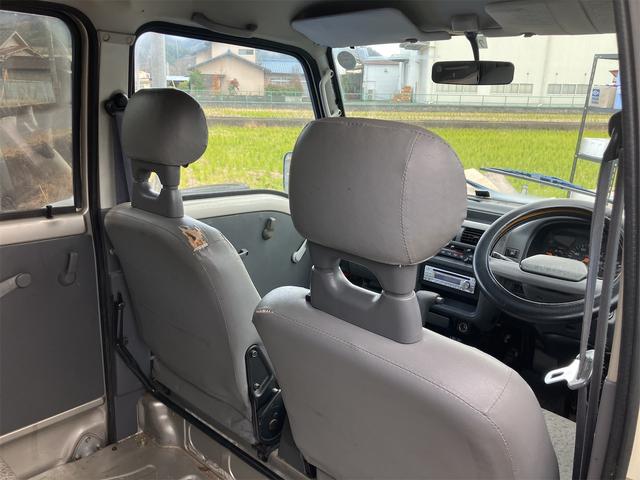 サンバーバン 　４ＷＤ　ＡＴ　両側スライドドア　アルミホイール　エアコン　ＣＤ（27枚目）