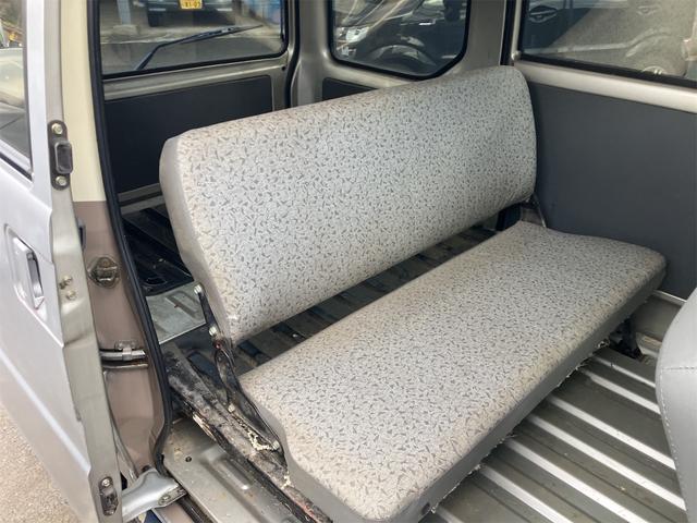 サンバーバン 　４ＷＤ　ＡＴ　両側スライドドア　アルミホイール　エアコン　ＣＤ（28枚目）