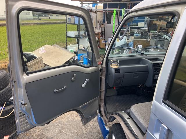 サンバーバン 　４ＷＤ　ＡＴ　両側スライドドア　アルミホイール　エアコン　ＣＤ（33枚目）