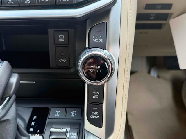 ランドクルーザー ZX 4WD 全周囲カメラ クリアランスソナー オートクルーズコントロール レーンアシスト パワーシート 衝突被害軽減システム サンルーフ オートマチックハイビーム オートライト LEDヘッドランプ(35枚目)