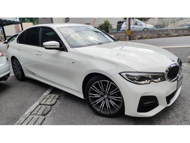 ３シリーズ ３２０ｉ　Ｍスポーツ　１オーナー車両　インテリジェントセーフティ　レーダークルーズコントロール　革シート　ブラインドスポット　パドルシフト　アンビエントライト　パワートランク　全方位カメラ　前後ドラレコ　スペアキー（3枚目）