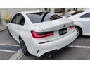 ３２０ｉ　Ｍスポーツ　１オーナー車両　インテリジェントセーフティ　レーダークルーズコントロール　革シート　ブラインドスポット　パドルシフト　アンビエントライト　パワートランク　全方位カメラ　前後ドラレコ　スペアキー（18枚目）