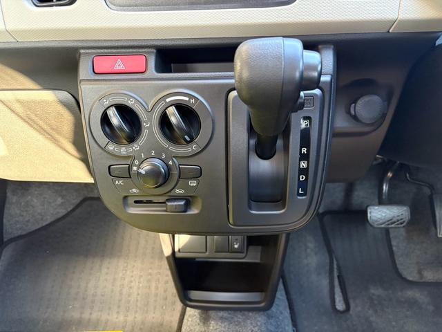 アルト L CD ミュージックプレイヤー接続可 シートヒーター キーレスエントリー ABS 横滑り防止装置 アイドリングストップ エアコン パワーステアリング パワーウィンドウ 運転席・助手席エアバック(7枚目)