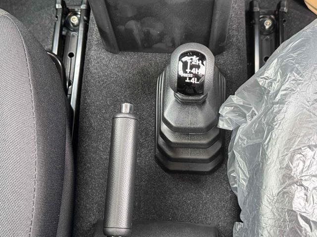 ジムニー ＸＣ　届出済未使用車・禁煙車・　４ＷＤ　クリアランスソナー　オートクルーズコントロール　レーンアシスト　衝突被害軽減システム　オートライト　ＬＥＤヘッドランプ　ヘッドライトウォッシャー　スマートキー　アイドリングストップ（6枚目）