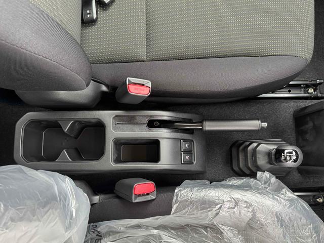 ジムニー ＸＣ　届出済未使用車・禁煙車・　４ＷＤ　クリアランスソナー　オートクルーズコントロール　レーンアシスト　衝突被害軽減システム　オートライト　ＬＥＤヘッドランプ　ヘッドライトウォッシャー　スマートキー　アイドリングストップ（7枚目）