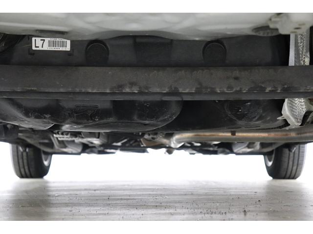 F シエル 修復歴無 内外装仕上済 禁煙車 純正ナビ オートライト AAC シートリフター 社外14インチアルミ 電格ウインカーミラー(46枚目)
