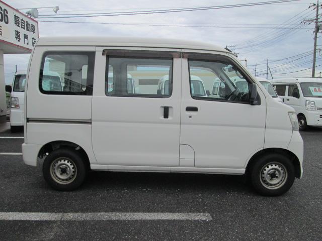 スペシャル 4WD 5速マニュアル ビニルシート エアコン パワステ(4枚目)