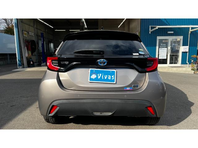 ヤリス ハイブリッドＺ　ワンオーナー／パノラミックビューモニター／前席シートヒーター／ＡＭ　ＦＭラジオ／Ｂｌｕｅｔｏｏｔｈ接続／ＥＴＣビルトインタイプ／ドライブレコーダー前後付き／タイヤパンク修理キット／ＵＳＢポート（5枚目）