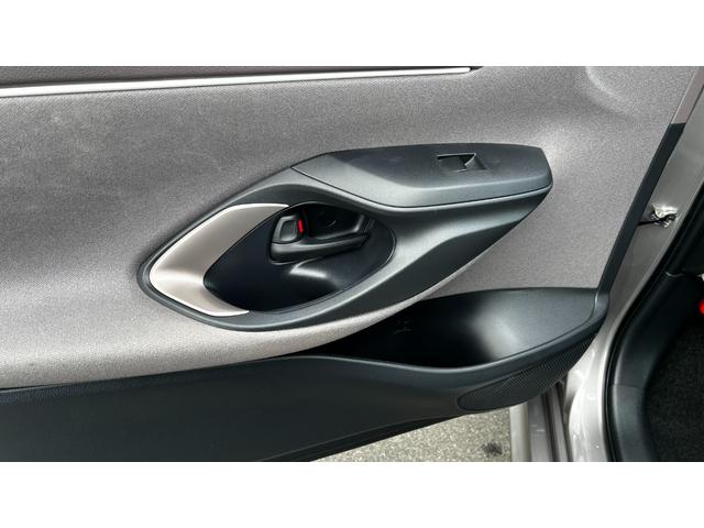 ヤリス ハイブリッドＺ　ワンオーナー／パノラミックビューモニター／前席シートヒーター／ＡＭ　ＦＭラジオ／Ｂｌｕｅｔｏｏｔｈ接続／ＥＴＣビルトインタイプ／ドライブレコーダー前後付き／タイヤパンク修理キット／ＵＳＢポート（41枚目）