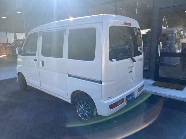 ハイゼットカーゴ クルーズターボ　４ＷＤ　ＣＤ　キーレス　電格ドアミラー　フォグランプ　パワーウィンドウ　社外アルミホイール　パールホワイト（2枚目）