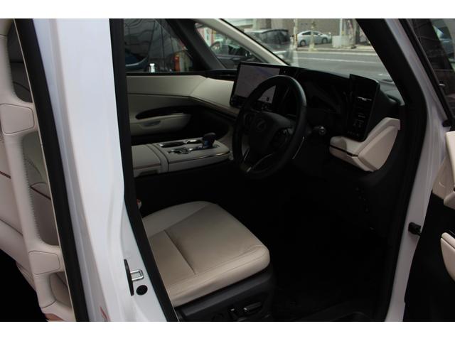 LM LM500h バージョンL ワンオーナー ドラレコ フロアマット モデリスタフルエアロ クールシャインキット フィルム貼り サンバイザー ボディーコーティング ロックナット ナンバーフレーム バックドアガーニッシュカップホルダー(45枚目)