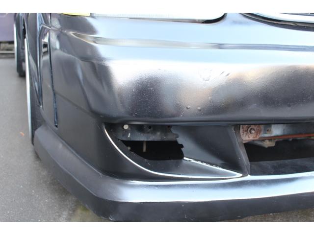 ハイエースワゴン 　フルエアロ　ワイパーガード　リアウイング　オーバーフェンダー　深リムホイール　ラウンジ仕様　ベットキット　ウッドハンドル　ディーゼルターボ　ナビ　ＥＴＣ　ワイドスライドヒンジ（4枚目）