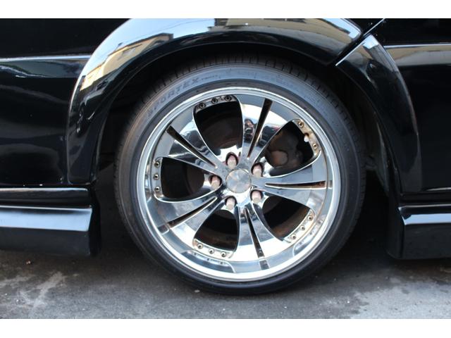 ハイエースワゴン 　フルエアロ　ワイパーガード　リアウイング　オーバーフェンダー　深リムホイール　ラウンジ仕様　ベットキット　ウッドハンドル　ディーゼルターボ　ナビ　ＥＴＣ　ワイドスライドヒンジ（13枚目）