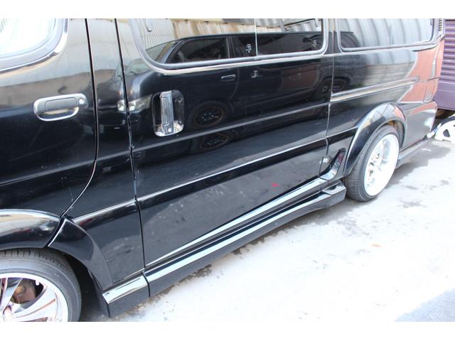 ハイエースワゴン 　フルエアロ　ワイパーガード　リアウイング　オーバーフェンダー　深リムホイール　ラウンジ仕様　ベットキット　ウッドハンドル　ディーゼルターボ　ナビ　ＥＴＣ　ワイドスライドヒンジ（17枚目）