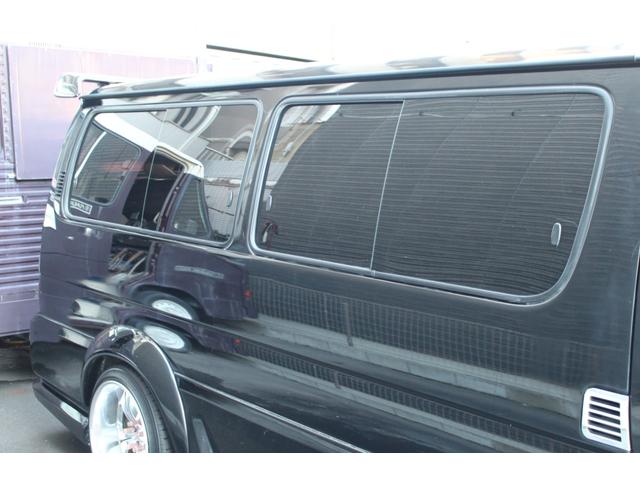 ハイエースワゴン 　フルエアロ　ワイパーガード　リアウイング　オーバーフェンダー　深リムホイール　ラウンジ仕様　ベットキット　ウッドハンドル　ディーゼルターボ　ナビ　ＥＴＣ　ワイドスライドヒンジ（25枚目）