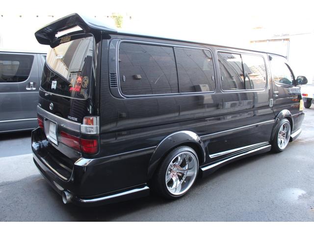 ハイエースワゴン 　フルエアロ　ワイパーガード　リアウイング　オーバーフェンダー　深リムホイール　ラウンジ仕様　ベットキット　ウッドハンドル　ディーゼルターボ　ナビ　ＥＴＣ　ワイドスライドヒンジ（35枚目）