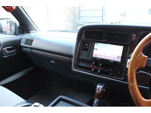 ハイエースワゴン 　フルエアロ　ワイパーガード　リアウイング　オーバーフェンダー　深リムホイール　ラウンジ仕様　ベットキット　ウッドハンドル　ディーゼルターボ　ナビ　ＥＴＣ　ワイドスライドヒンジ（42枚目）