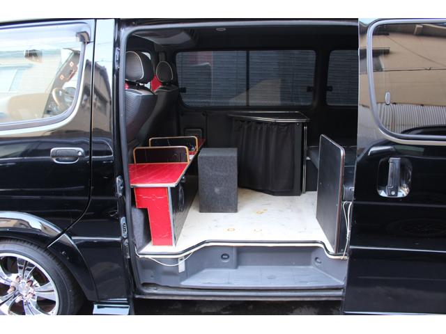 ハイエースワゴン 　フルエアロ　ワイパーガード　リアウイング　オーバーフェンダー　深リムホイール　ラウンジ仕様　ベットキット　ウッドハンドル　ディーゼルターボ　ナビ　ＥＴＣ　ワイドスライドヒンジ（51枚目）