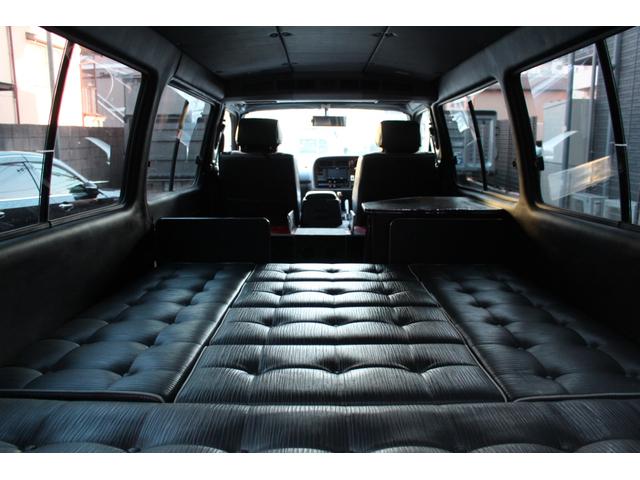 ハイエースワゴン 　フルエアロ　ワイパーガード　リアウイング　オーバーフェンダー　深リムホイール　ラウンジ仕様　ベットキット　ウッドハンドル　ディーゼルターボ　ナビ　ＥＴＣ　ワイドスライドヒンジ（54枚目）