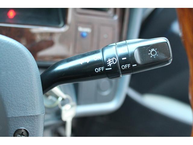 ハイエースワゴン 　フルエアロ　ワイパーガード　リアウイング　オーバーフェンダー　深リムホイール　ラウンジ仕様　ベットキット　ウッドハンドル　ディーゼルターボ　ナビ　ＥＴＣ　ワイドスライドヒンジ（58枚目）