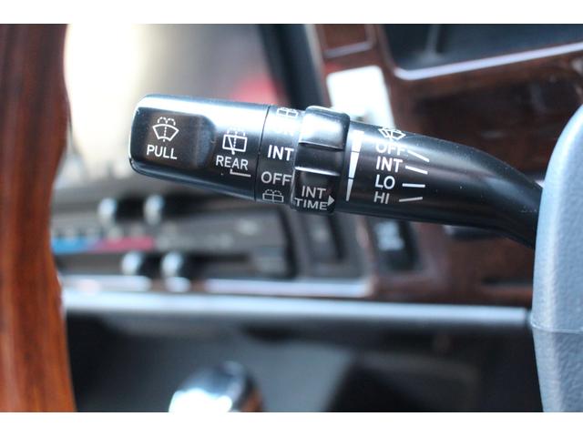 ハイエースワゴン 　フルエアロ　ワイパーガード　リアウイング　オーバーフェンダー　深リムホイール　ラウンジ仕様　ベットキット　ウッドハンドル　ディーゼルターボ　ナビ　ＥＴＣ　ワイドスライドヒンジ（59枚目）