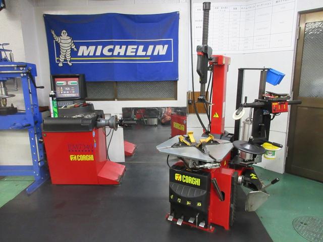 ハイエースバン スーパーGL 50TH アニバーサリーリミテッド フルセグナビ ETC ブルートゥース接続 ETC ハーフレザー ウッドハンドル リアスピーカー 100Vコンセント ドラレコ TRDフロントスポイラー 2.5インチローダウン バックカメラ(56枚目)