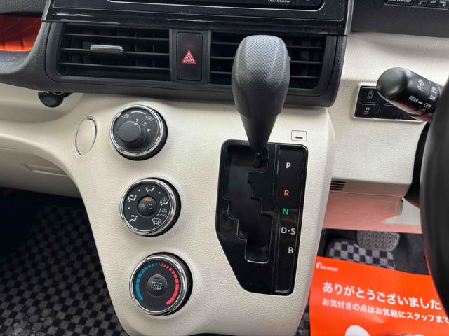 シエンタ Ｘ　ＥＴＣ　バックカメラ　電動スライドドア　キーレスエントリー　アイドリングストップ　後席モニター　３列シート　ＣＶＴ　衝突安全ボディ　ＡＢＳ　ＥＳＣ　エアコン　パワーステアリング　パワーウィンドウ（7枚目）