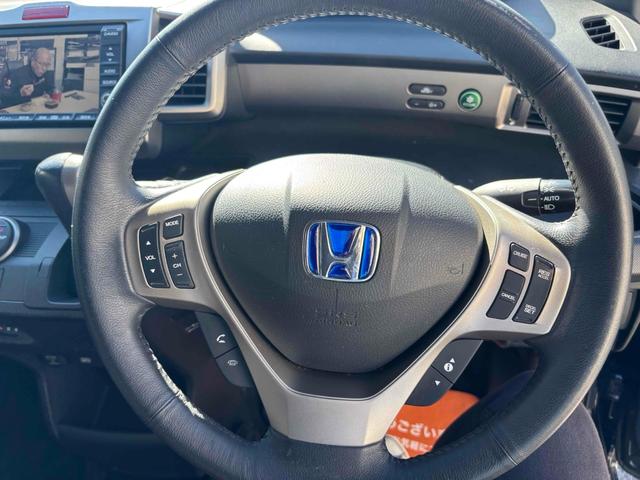 フリードスパイクハイブリッド ジャストセレクション ハイブリッド ETC バックカメラ ナビ TV 両側電動スライドドア オートクルーズコントロール オートライト HID スマートキー 電動格納ミラー CVT 盗難防止システム 衝突安全ボディ(3枚目)