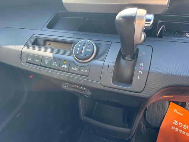 フリードスパイクハイブリッド ジャストセレクション ハイブリッド ETC バックカメラ ナビ TV 両側電動スライドドア オートクルーズコントロール オートライト HID スマートキー 電動格納ミラー CVT 盗難防止システム 衝突安全ボディ(7枚目)