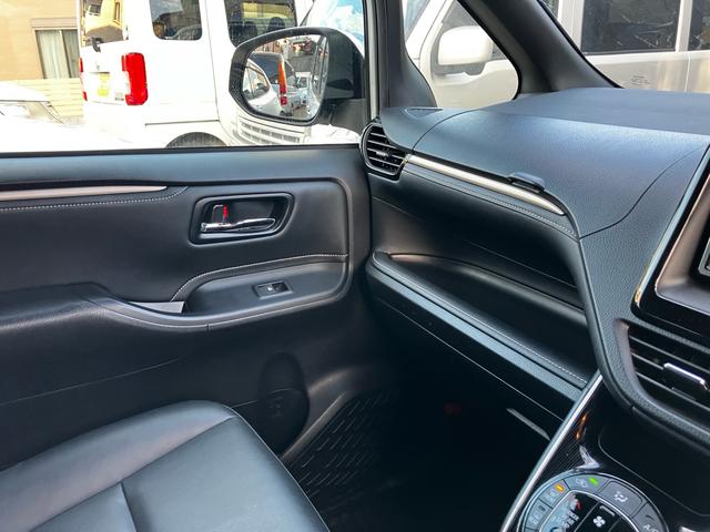 エスクァイア ハイブリッドＧｉ　ブラックテーラード　７人乗り　衝突被害軽減システム　レーンアシスト　両側パワスラ　前後ドラレコ　ＥＴＣ　ナビ　バックカメラ　フルセグＴＶ　Ｂｌｕｅｔｏｏｔｈ　ＣＤ　ＬＥＤヘッドライト　ＡＷ１５インチ　クルコン（43枚目）