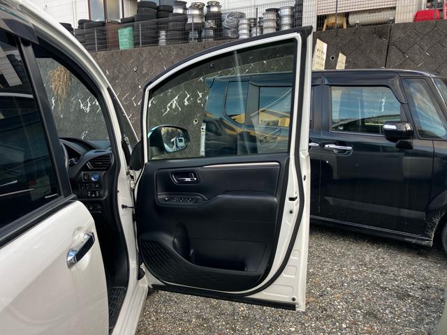 エスクァイア ハイブリッドＧｉ　ブラックテーラード　７人乗り　衝突被害軽減システム　レーンアシスト　両側パワスラ　前後ドラレコ　ＥＴＣ　ナビ　バックカメラ　フルセグＴＶ　Ｂｌｕｅｔｏｏｔｈ　ＣＤ　ＬＥＤヘッドライト　ＡＷ１５インチ　クルコン（44枚目）