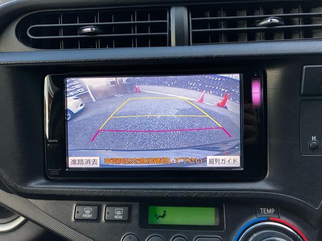 アクア Ｇブラックソフトレザーセレクション　バックカメラ　オートエアコン　スマートキー　オートライト　電動格納ミラー　ＡＢＳ　横滑り防止装置　パワーウィンドウ　パワーステアリング　アイドリングストップ　運転席・助手席エアバック（5枚目）