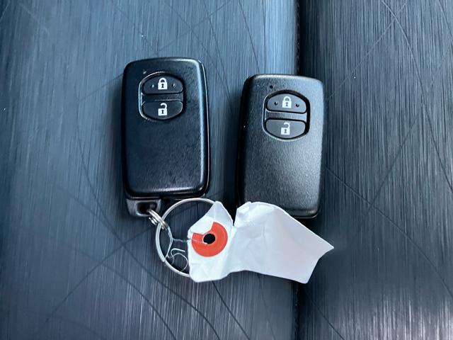 アクア Ｇブラックソフトレザーセレクション　バックカメラ　オートエアコン　スマートキー　オートライト　電動格納ミラー　ＡＢＳ　横滑り防止装置　パワーウィンドウ　パワーステアリング　アイドリングストップ　運転席・助手席エアバック（14枚目）