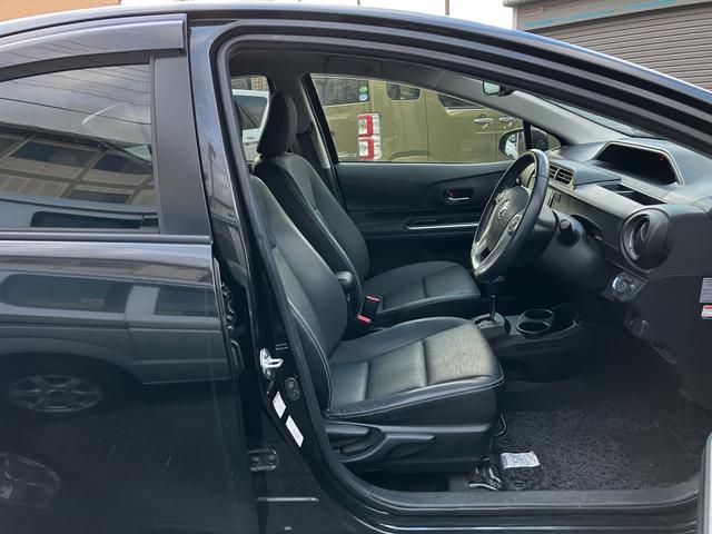 アクア Ｇブラックソフトレザーセレクション　バックカメラ　オートエアコン　スマートキー　オートライト　電動格納ミラー　ＡＢＳ　横滑り防止装置　パワーウィンドウ　パワーステアリング　アイドリングストップ　運転席・助手席エアバック（15枚目）