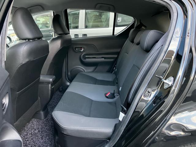 アクア Ｇブラックソフトレザーセレクション　バックカメラ　オートエアコン　スマートキー　オートライト　電動格納ミラー　ＡＢＳ　横滑り防止装置　パワーウィンドウ　パワーステアリング　アイドリングストップ　運転席・助手席エアバック（18枚目）