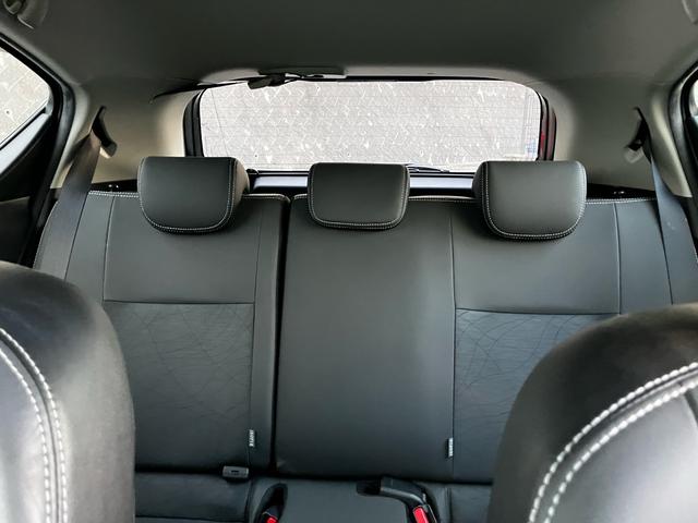 アクア Ｇブラックソフトレザーセレクション　バックカメラ　オートエアコン　スマートキー　オートライト　電動格納ミラー　ＡＢＳ　横滑り防止装置　パワーウィンドウ　パワーステアリング　アイドリングストップ　運転席・助手席エアバック（19枚目）