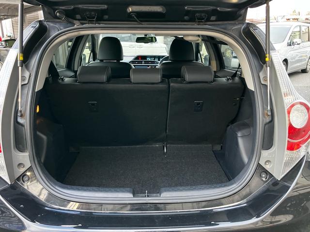 アクア Ｇブラックソフトレザーセレクション　バックカメラ　オートエアコン　スマートキー　オートライト　電動格納ミラー　ＡＢＳ　横滑り防止装置　パワーウィンドウ　パワーステアリング　アイドリングストップ　運転席・助手席エアバック（20枚目）