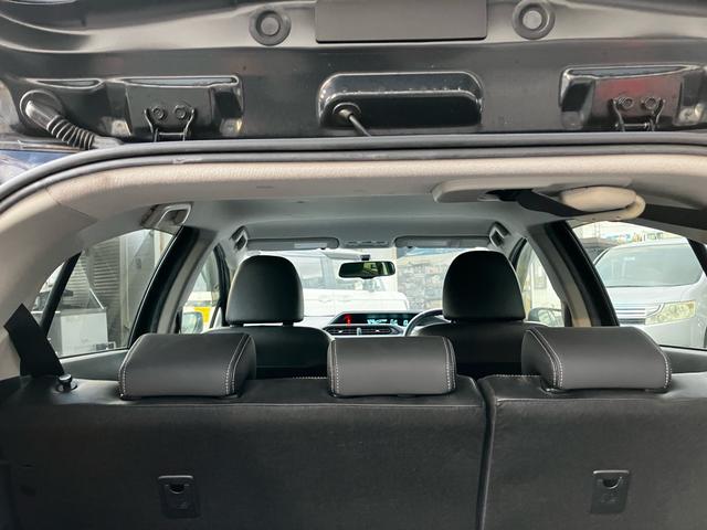 アクア Ｇブラックソフトレザーセレクション　バックカメラ　オートエアコン　スマートキー　オートライト　電動格納ミラー　ＡＢＳ　横滑り防止装置　パワーウィンドウ　パワーステアリング　アイドリングストップ　運転席・助手席エアバック（21枚目）