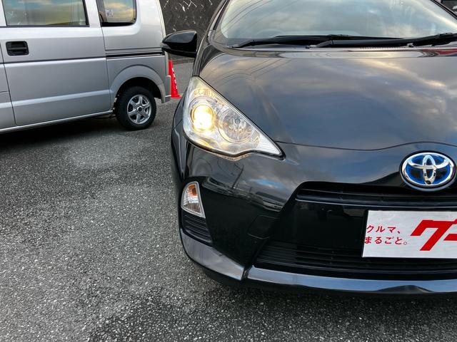 アクア Ｇブラックソフトレザーセレクション　バックカメラ　オートエアコン　スマートキー　オートライト　電動格納ミラー　ＡＢＳ　横滑り防止装置　パワーウィンドウ　パワーステアリング　アイドリングストップ　運転席・助手席エアバック（22枚目）